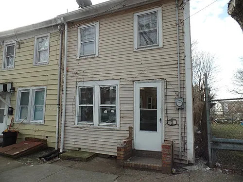 549 Lamberton St Photo 1