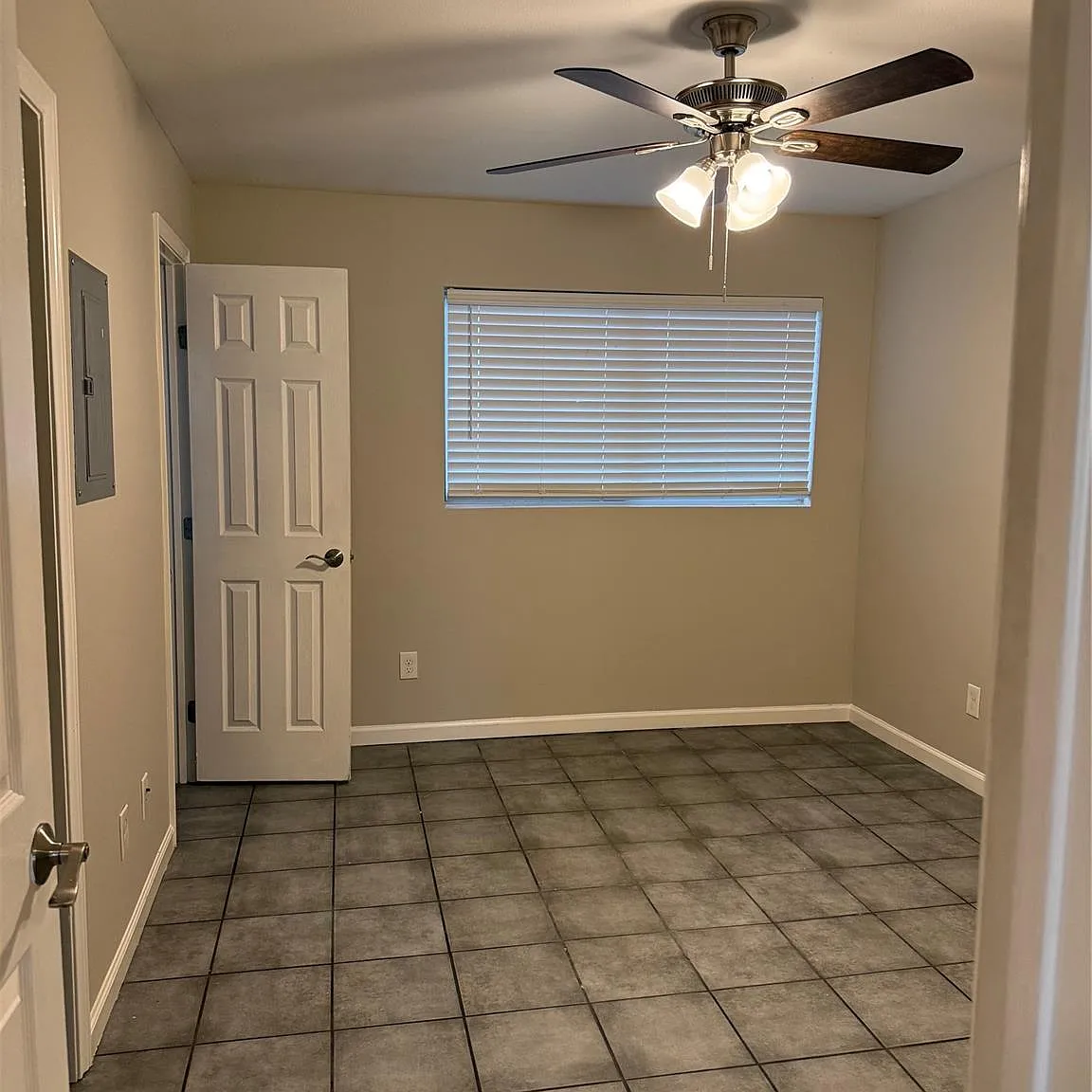 1 bed, 1.0 bath, 656 sqft, $850 — Photo 2