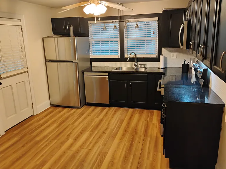 775 Bellemeade Ave NW — Photo 3