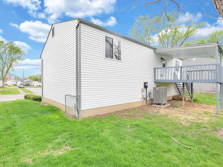 8906 Lakefield Ct — Photo 32