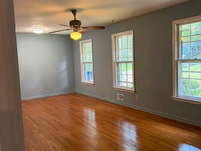 1487 Pine St — Photo 2
