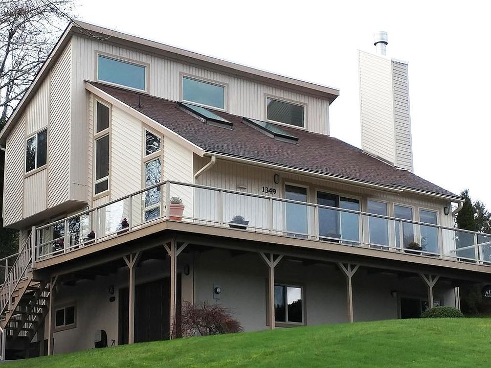 1st image of 1349 NE Lake Dr
