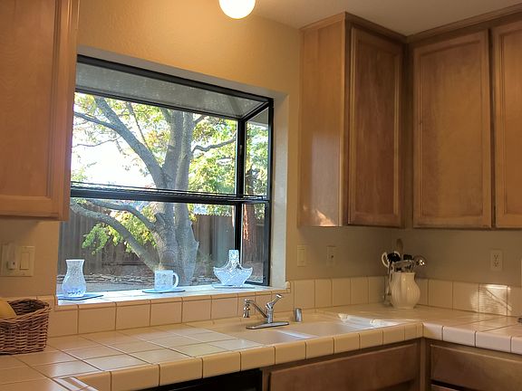 5th image of 1746 Canberra Pl