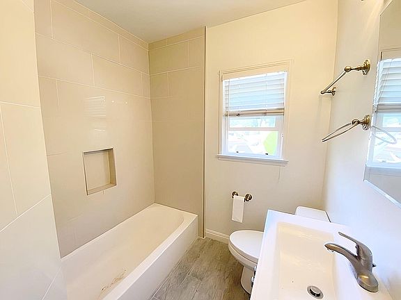 5th image of 1107 Bay St APT A