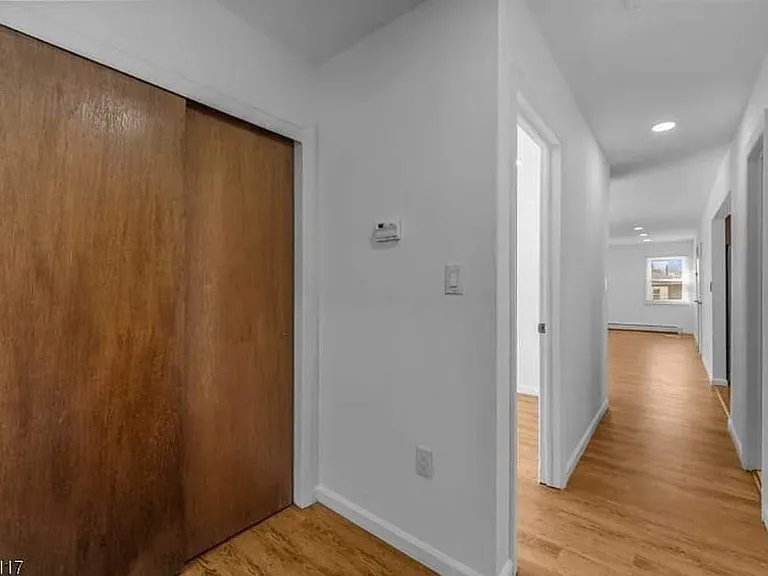 520 Davis Ave #2 — Photo 2