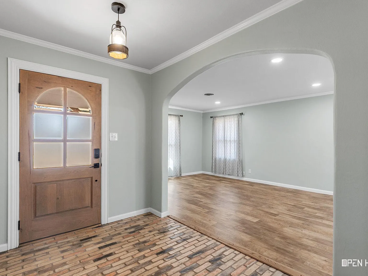 4 bed, 3.0 bath, 2995 sqft, $4,000 — Photo 3
