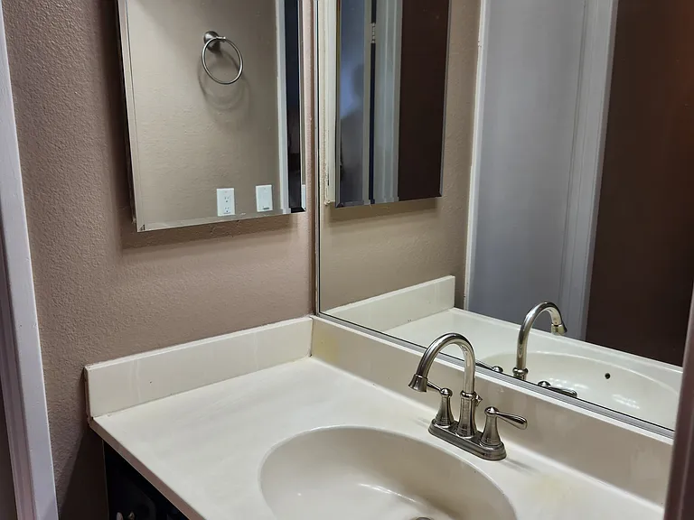 1814 N Vineyard Ave #E — Photo 13