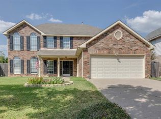 114 Starbridge Ln, Grand Prairie, TX 75052