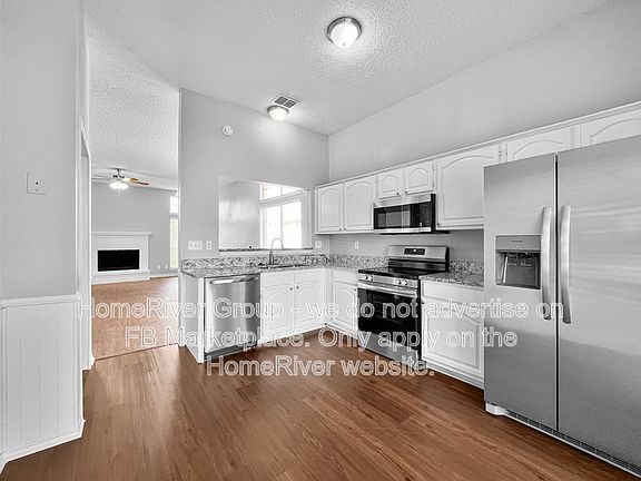 5th image of 421 Surrey Pl