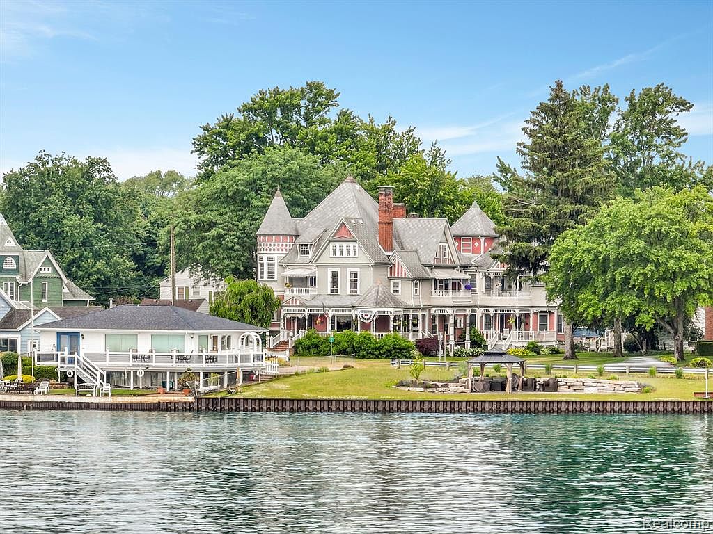 409 N Main St, Marine City, MI 48039 | Zillow