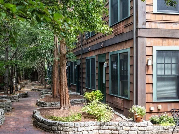 429 Norfolk St Unit 4, Somerville, MA 02143