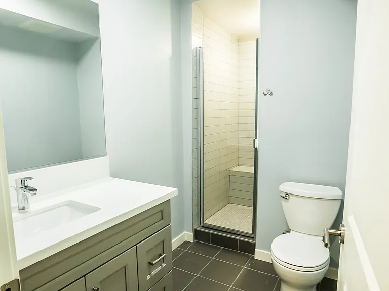 Grand View Apartments — Photo 35