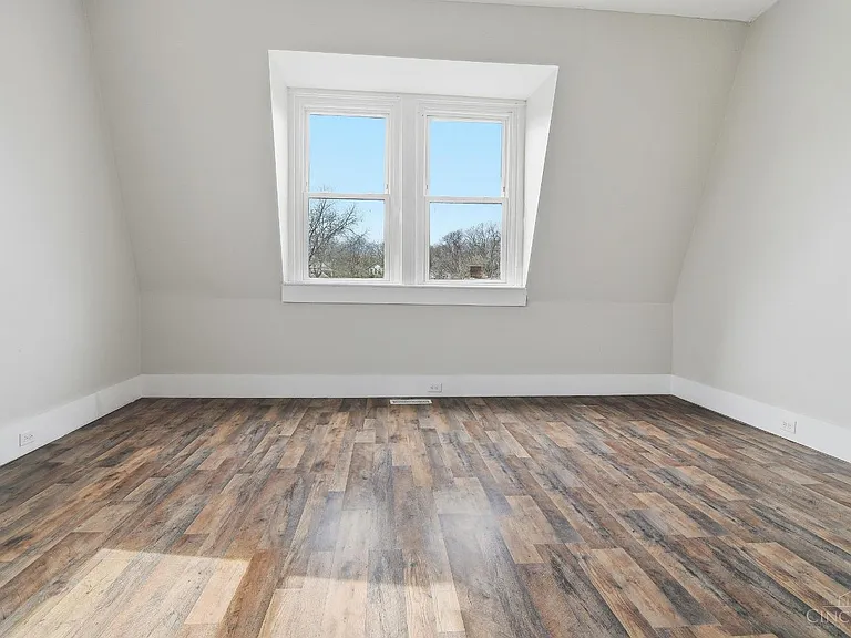 540 Grand Ave — Photo 27