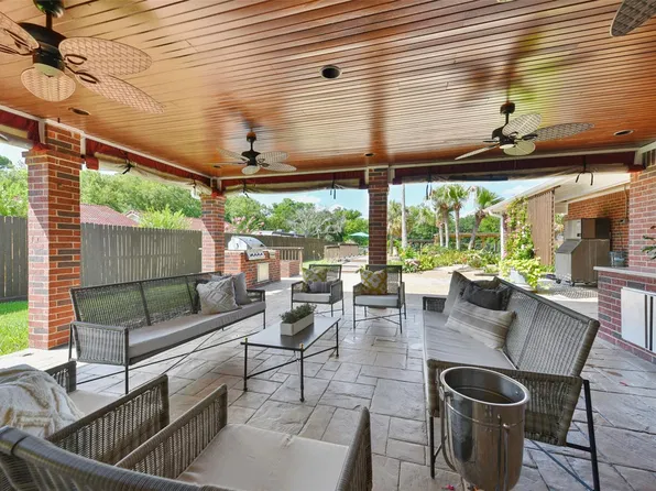 2204 Airline Dr, Friendswood, TX 77546