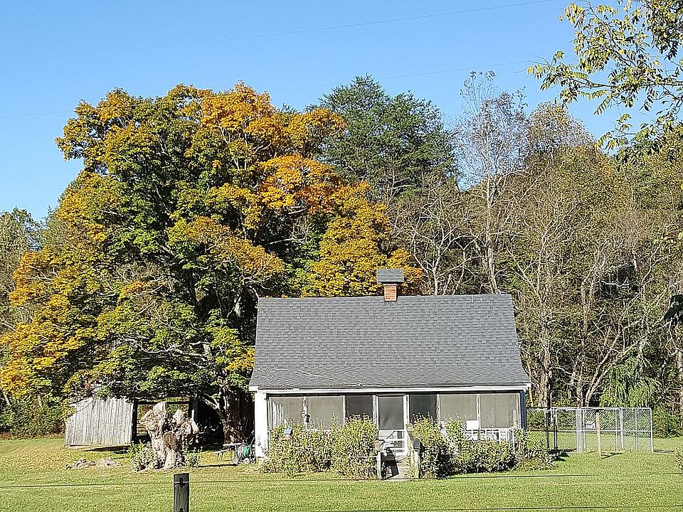 House with screeed porch