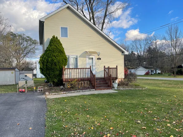 347 Country Pkwy, Williamsville, NY 14221