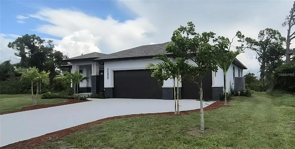3 bed, 2.5 bath, 2100 sqft, $2,950 — Photo 1