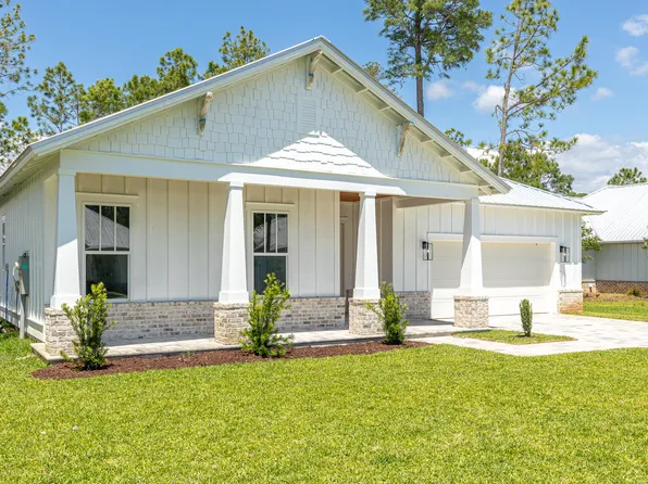 61 E Grizzly St, Freeport, FL 32439