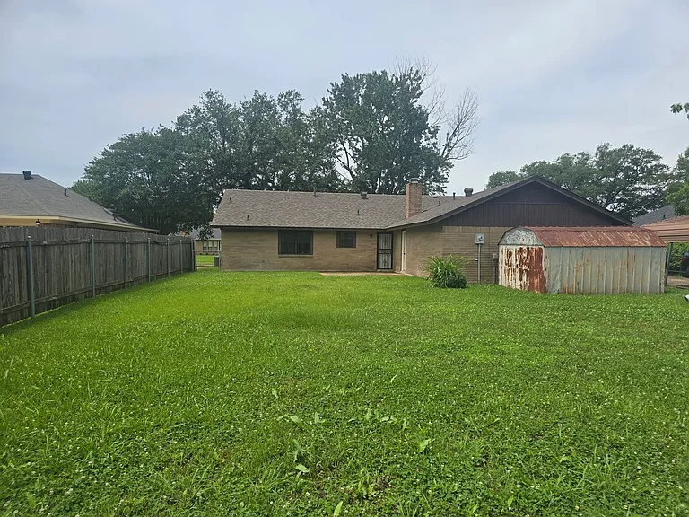 5403 Bayou Dr — Photo 2
