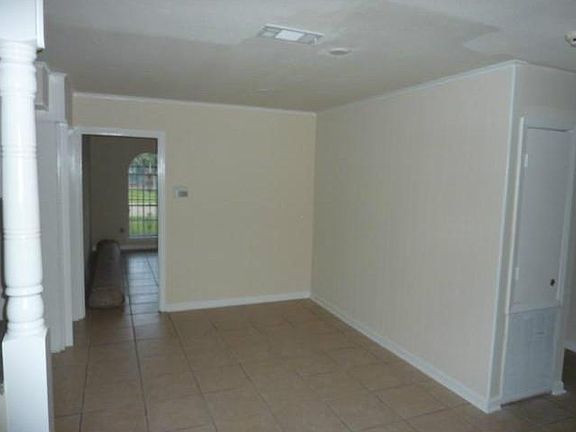 5th image of 233 Willowbrook Dr