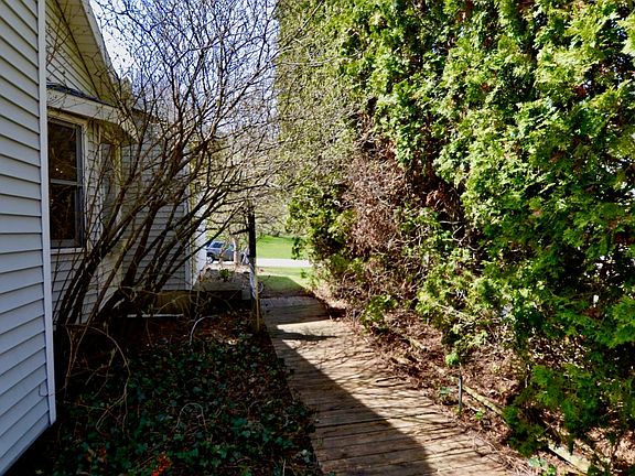 5th image of 4676 Boyd Ave NE