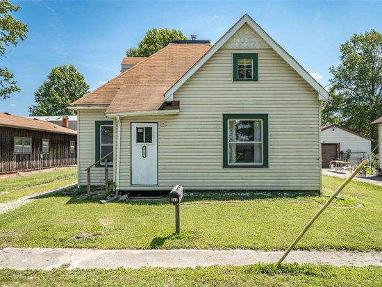312 S Henrietta St, Staunton, IL 62088