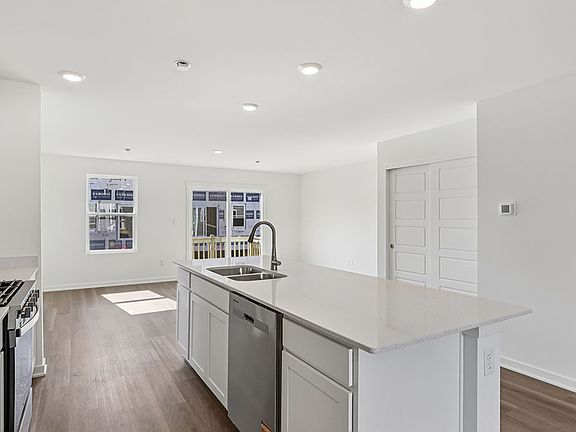 5th image of 1391 Oakfield Ln