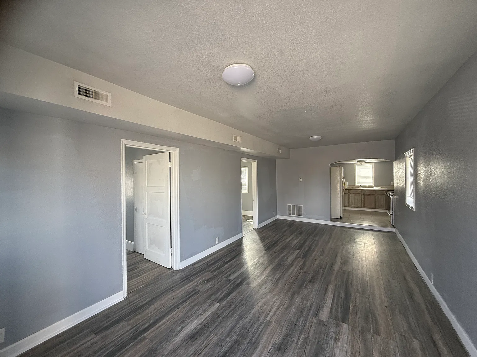 2 bed, 1300 sqft, $975 — Photo 2