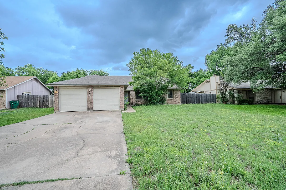 Building Photo - 12403 Tree Line Dr #B