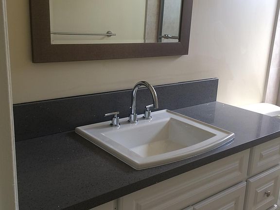 5th image of 1302 Ocean Park Blvd APT D
