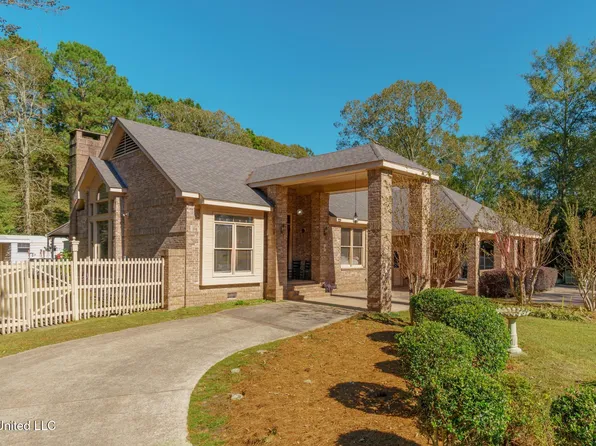 18 Woodchuck Dr, Hattiesburg, MS 39402