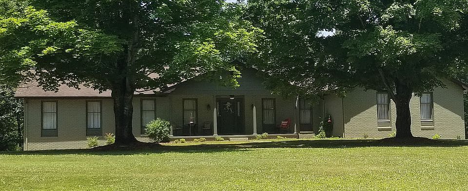 1st image of 1476 C E Farr Ln