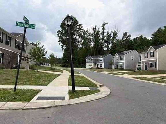 Exterior Neighborhood (street photo)