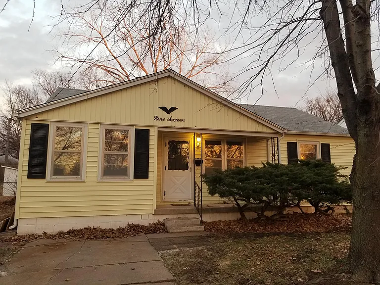916 N Belmont Ave — Photo 1