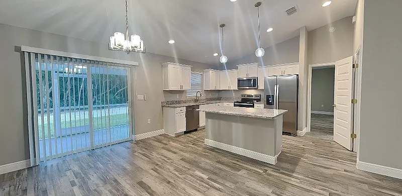 3 bed, 2.0 bath, 1832 sqft, $1,725 — Photo 3