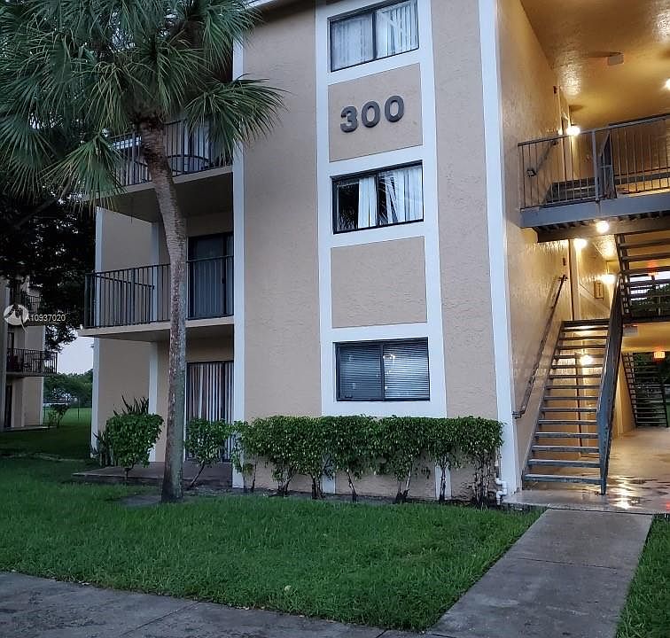 1st image of 300 Palm Cir W APT 201