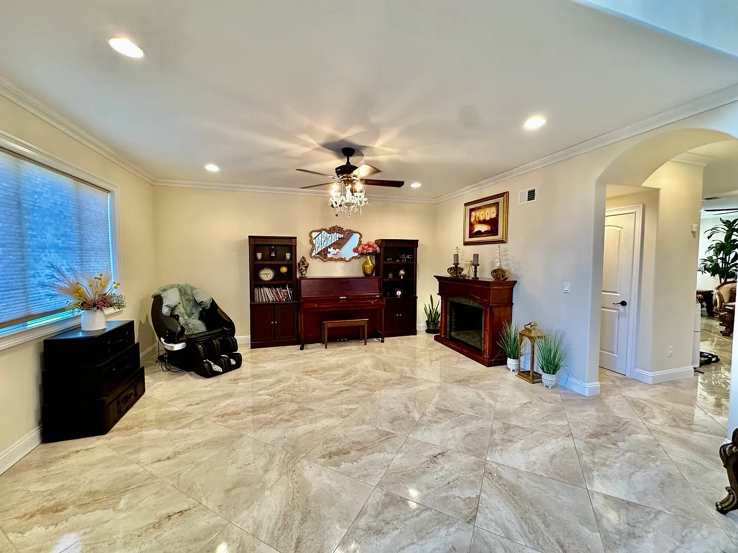 5 bed, 3299 sqft, $7,000 — Photo 4