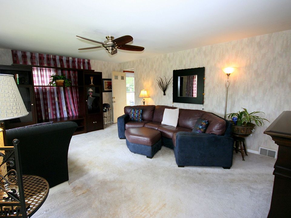 2nd image of 2233 Theresa Ave
