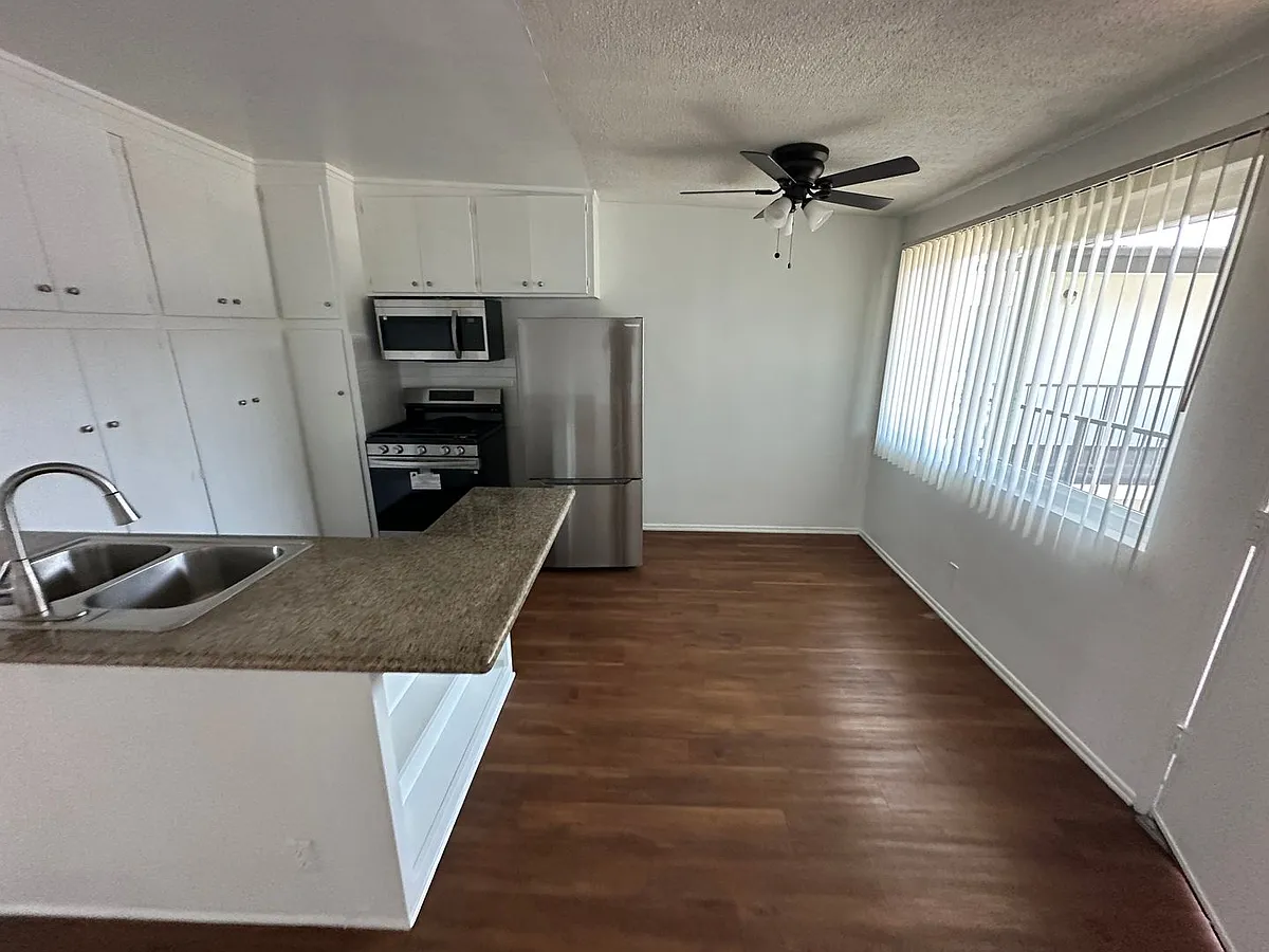 Building Photo - 1643 Artesia Blvd