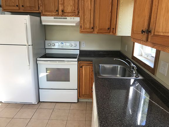 3rd image of 13 Sharlene Ln