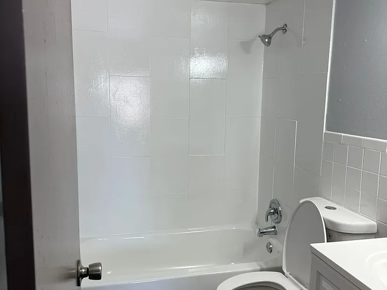 Manatee Bay Apartments — Photo 53