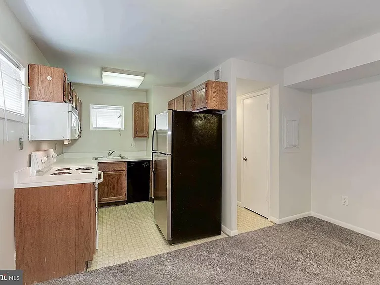 1121 N Taylor St #A — Photo 3