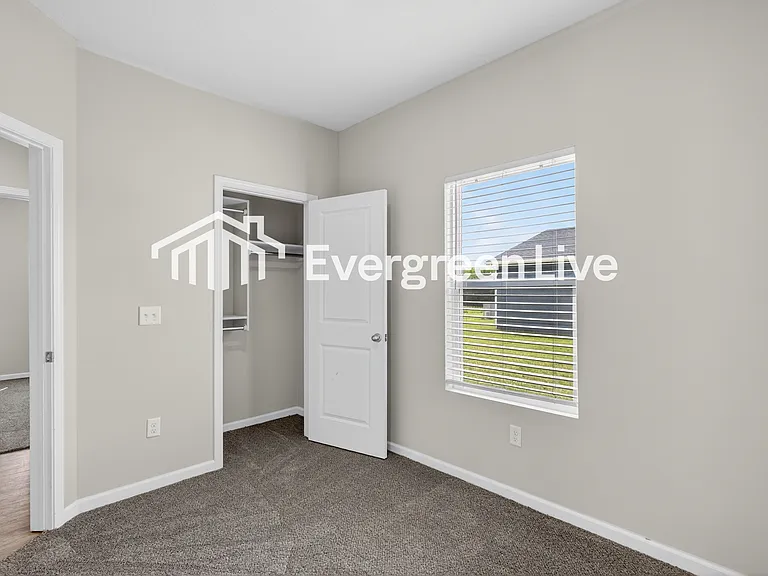 141 Burlington Dr — Photo 17