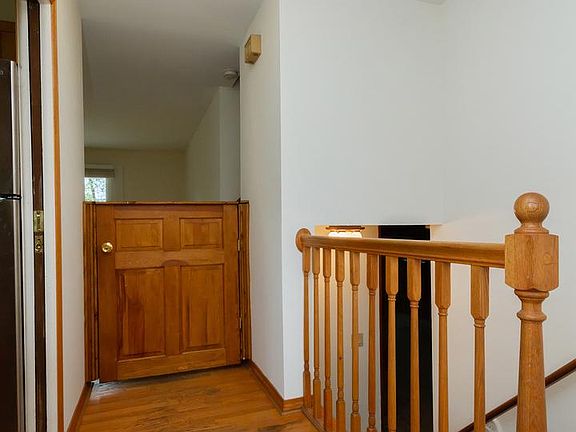 3rd image of 834 Bryn Mawr Ave