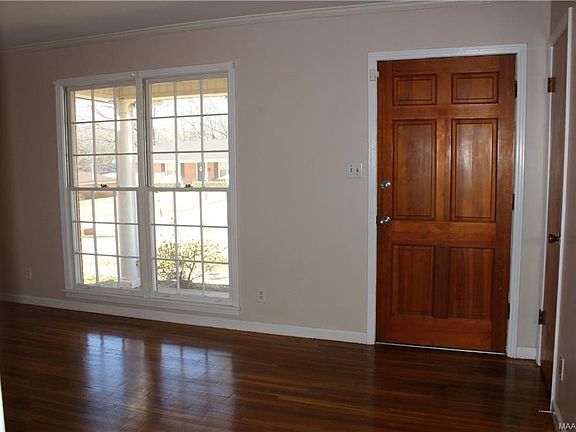 4th image of 835 Dumont Dr