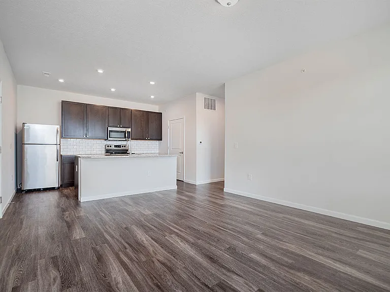 Bentley Apartments — Photo 19