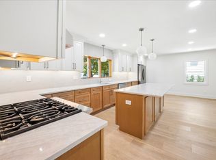 28 Cooper Ln, Larchmont, NY 10538