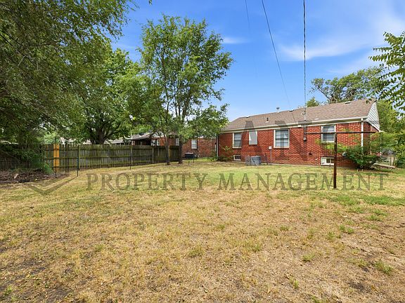 5th image of 374 N Hillcrest Ave