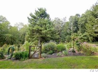 2746 Forest Dr, Coopersburg, PA 18036