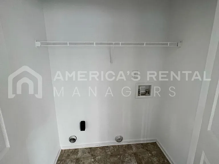 141 Flagstone Ln — Photo 9